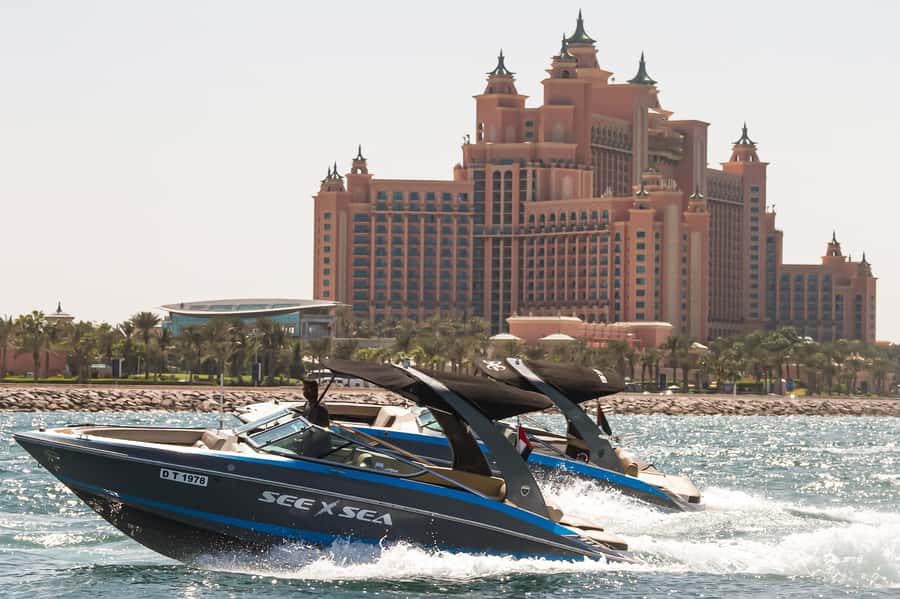 Dubai: Marina Private Boat Tour & Palm Jumeirah Sightseeing - Bluetooth music and onboard comfort