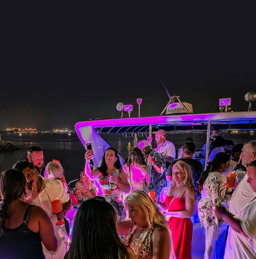 Dubai: Marina Yacht Party with BBQ, Unlimited Drinks and DJ - BBQ sliders and food served in rounds