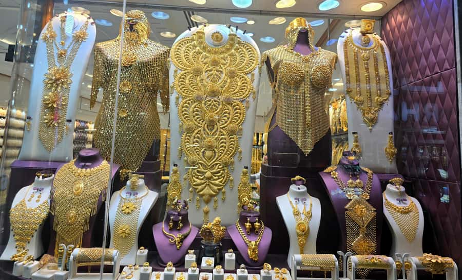 Dubai: Premium Old Town, Street Food, Souks & Boat Ride Tour - Smells and colors at the Spice Souk