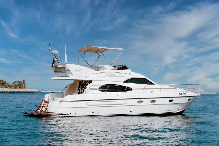 Dubai: Private Luxury Yacht Tour on a 50-Foot Yacht - Key points at a glance