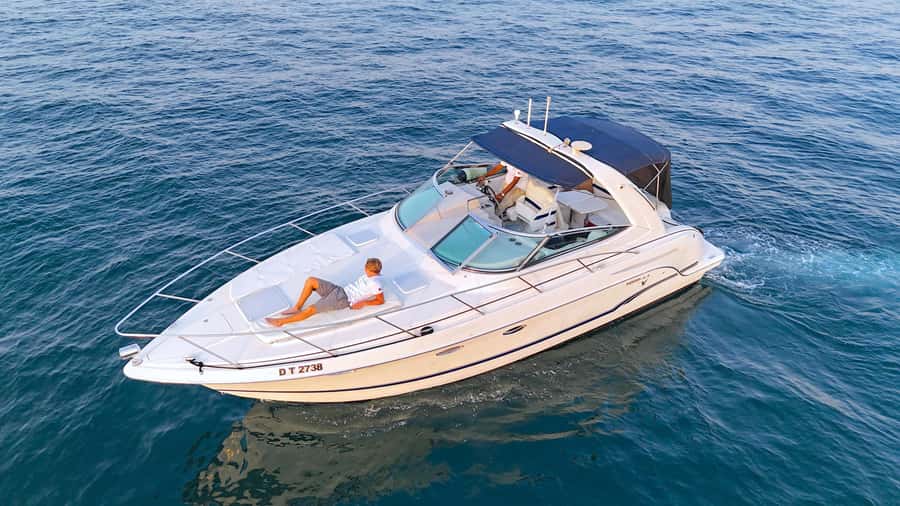 Dubai: Private Yacht Cruise for Unforgettable Memories - What the crew adds to the outing