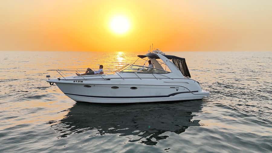 Dubai: Private Yacht Cruise for Unforgettable Memories - The one-hour Marina route