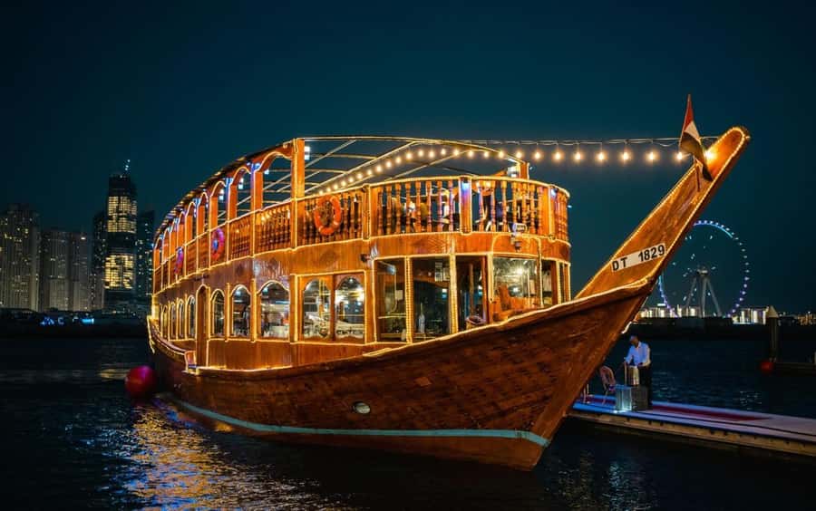 Dubai: Scenic Dhow Cruise with Buffet Dinner and Live Shows - The 105-minute cruise and changing views