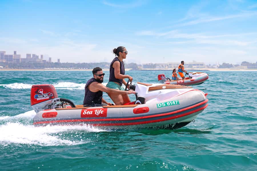 Dubai: Self-Drive Boat Experience for 1 or 2 People - Key points at a glance