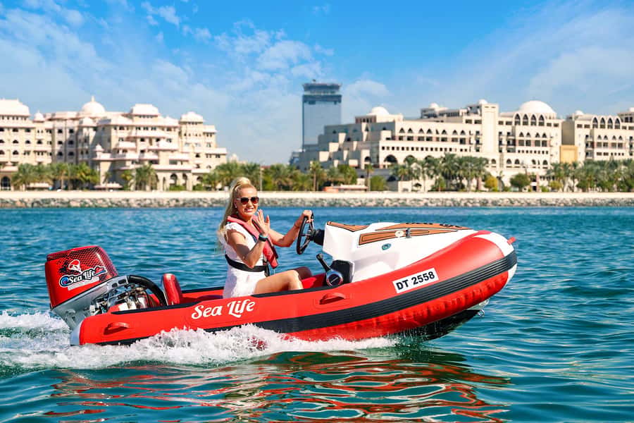 Dubai: Self-Drive Boat Experience for 1 or 2 People - Palm Jumeirah and the open-water rush