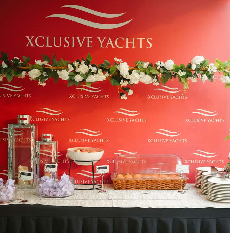 Dubai: Sunset or Dinner Cruise with Live Music & Open Bar - Buffet dinner with live cooking stations