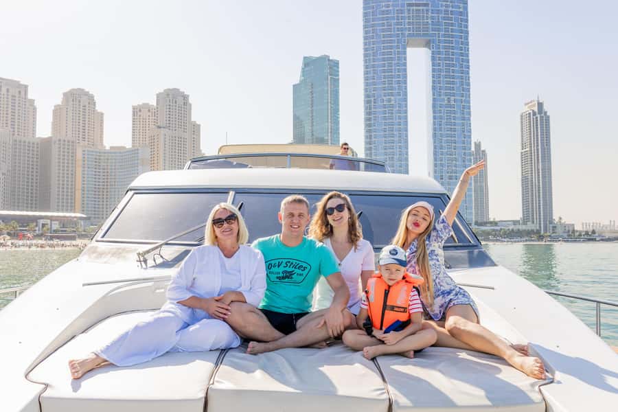 Dubai: The Luxury Yacht Tour with Live BBQ Option - Dubai Marina and JBR from the water