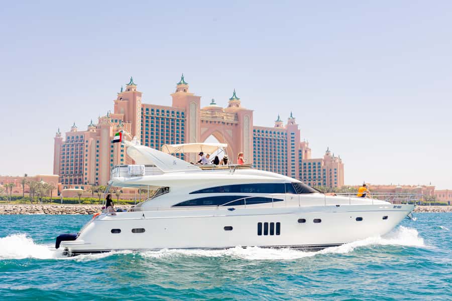 Dubai: The Luxury Yacht Tour with Live BBQ Option - Choosing one, two, or three hours