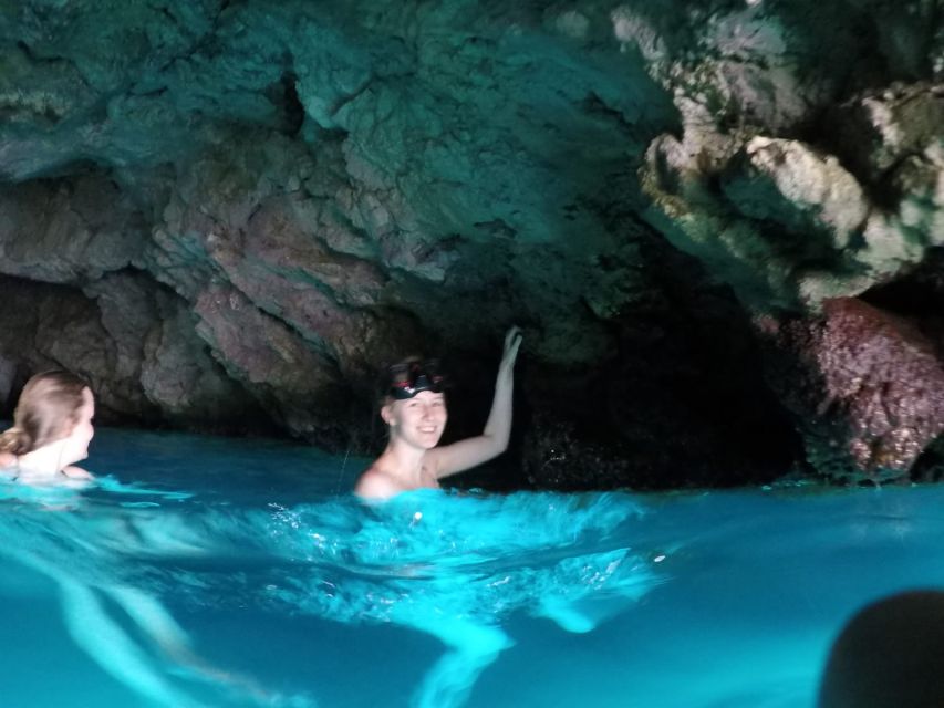 Dubrovnik: Blue Cave & Sunj Beach Boat Tour with Drinks - Setting off from Dubrovnik by speedboat
