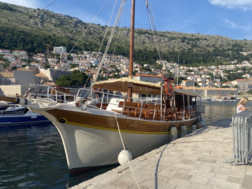 Dubrovnik: Panoramic Sunset Cocktail Cruise Around Old Town - Timing, comfort, and practical value