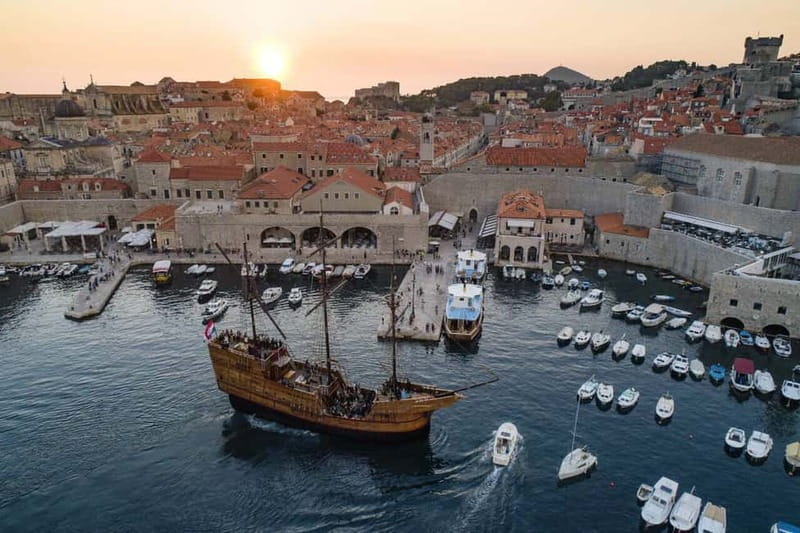 Dubrovnik: Panoramic Sunset Cruise-Karaka Ship (Adult Only) - Choosing your place on deck