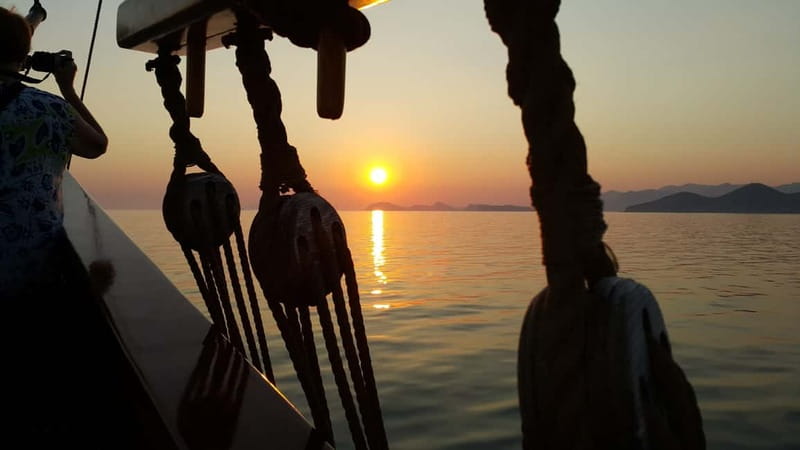 Dubrovnik: Panoramic Sunset Cruise-Karaka Ship (Adult Only) - Watching the Adriatic turn gold