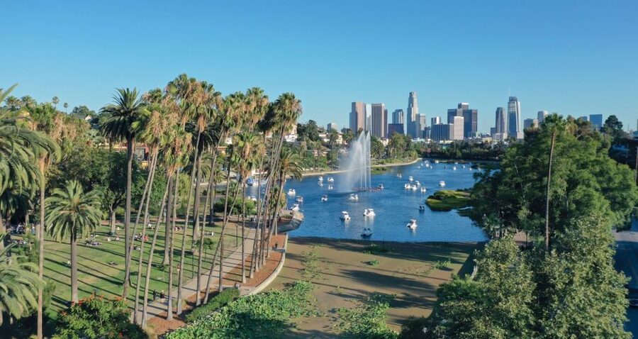 Echo Park Lake: Swan Pedal Boat Rental - Using the find-and-seek game without losing the view