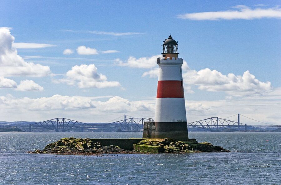 Edinburgh: 'Firth of Forth' Three Bridges Sightseeing Cruise - Commentary, crew, and the feel onboard