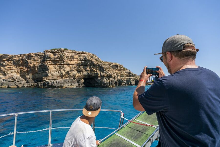 El Arenal, Mallorca: Bay of Palma Boat Tour with Snorkeling - Timing, weather, and choosing your departure