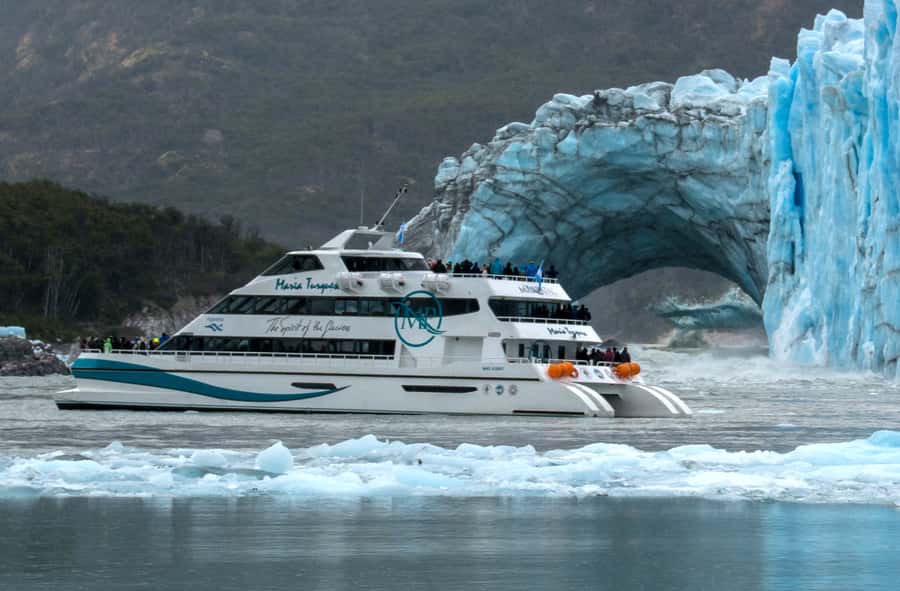 El Calafate: Glaciers Gourmet Experience - Full Day Cruise - Comfort, noise, and hearing the guide