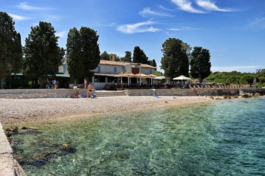 Fazana: Brijuni National Park Scenic Boat Tour & Swimming - The first 75 minutes: seeing all 14 islands