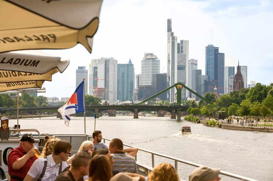Frankfurt: 1-Hour Panorama Boat Cruise on the river Main - At a glance