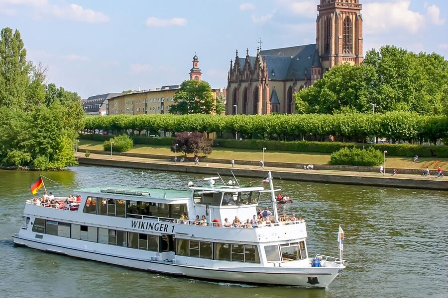 Frankfurt: River Main Sightseeing Cruise with Commentary - Why the Main River is the right place to see Frankfurt