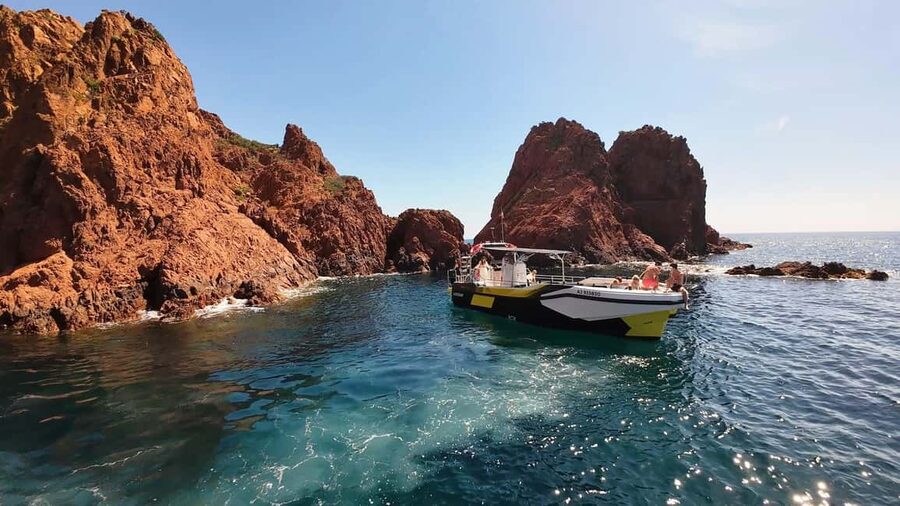 Fréjus : Esterel Calanques Cruise (Comfort Boat) + Swim Stop - Cruising the red Estérel coast from Port Fréjus