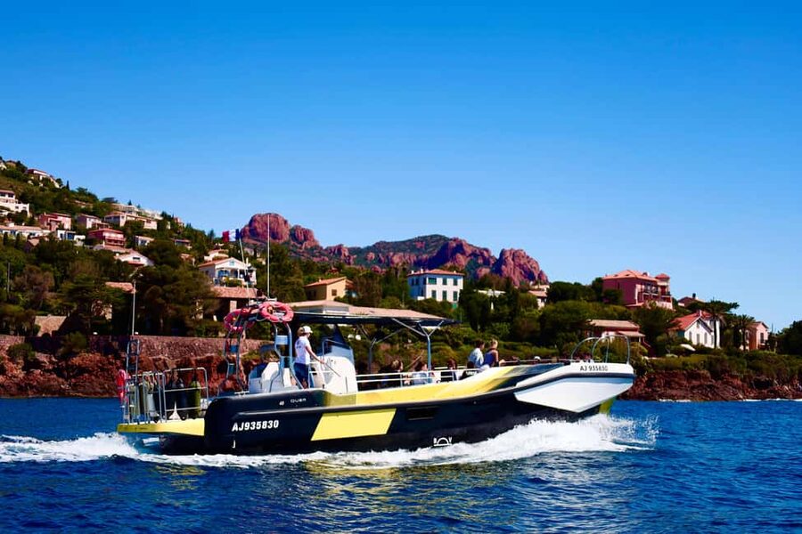 Fréjus : Esterel Calanques Cruise (Comfort Boat) + Swim Stop - Who will enjoy this cruise most