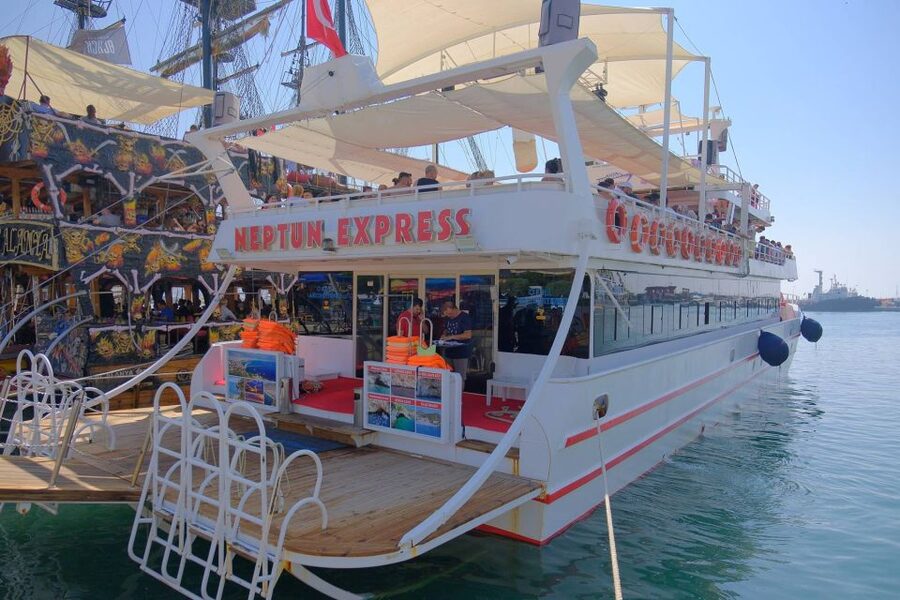 From Alanya: Boat Tour with Unlimited Soft Drinks and Lunch - Sailing past Alanya Castle and the Old Shipyard