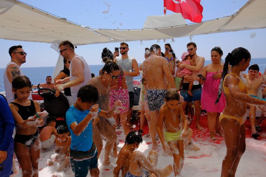 From Alanya: Boat Tour with Unlimited Soft Drinks and Lunch - The Pirates, Lovers, and Phosphorus caves