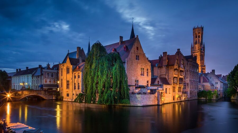 From Amsterdam: Bruges Day Trip in English with Boat Option - Along the Dijver canal and Walplein