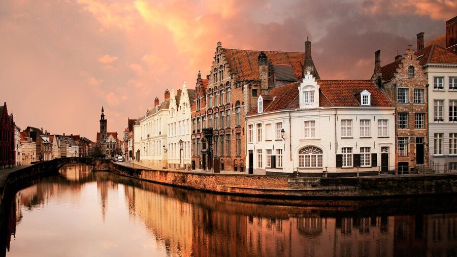 From Amsterdam: Bruges Day Trip in Spanish with Boat Option - Making the most of three hours alone