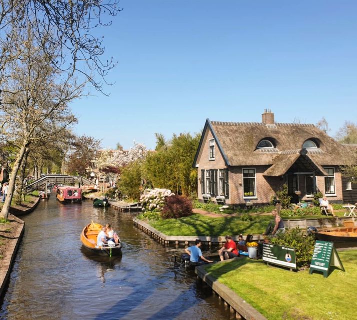 From Amsterdam: Giethoorn Day Trip with Small Electric Boat - Walking the bridges and thatched lanes
