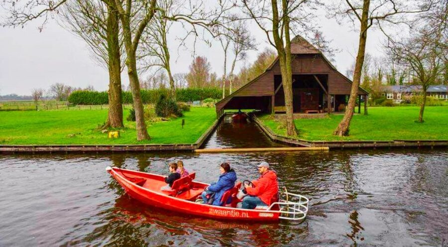 From Amsterdam: Giethoorn Guided Day Trip with Canal Cruise - Free time for lunch and a closer look