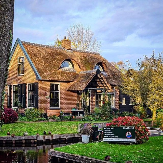 From Amsterdam: Giethoorn & Zaanse Schans Tour w/ Small Boat - Two Dutch villages, two very different moods