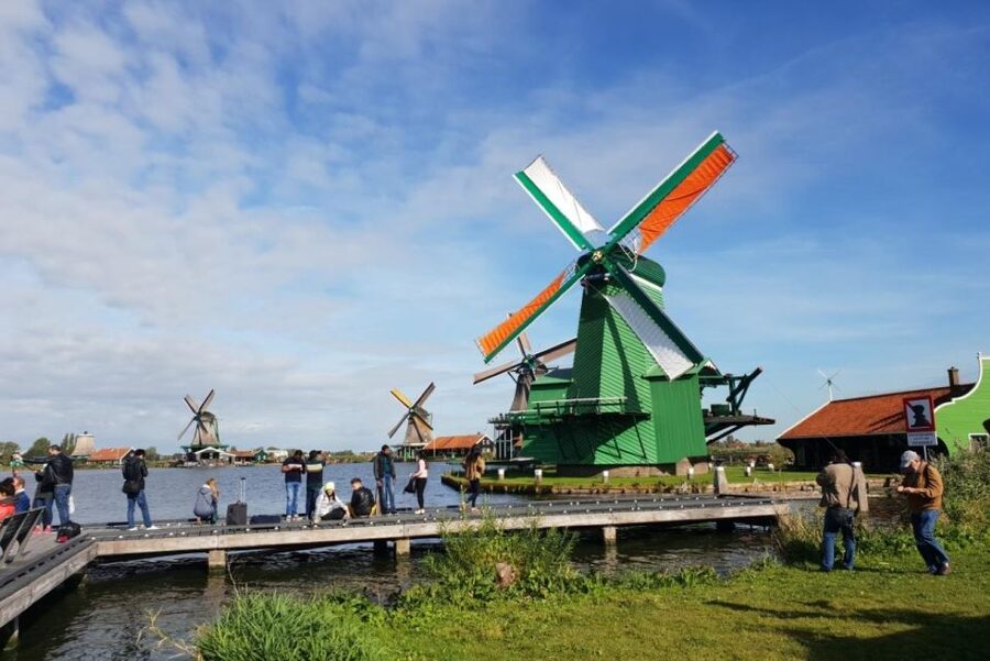 From Amsterdam: Giethoorn & Zaanse Schans Tour w/ Small Boat - How the free time is best used