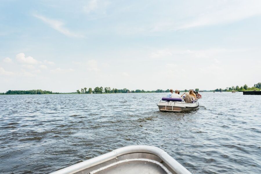 From Amsterdam: Giethoorn & Zaanse Schans Tour w/ Small Boat - Is $157 a fair price?