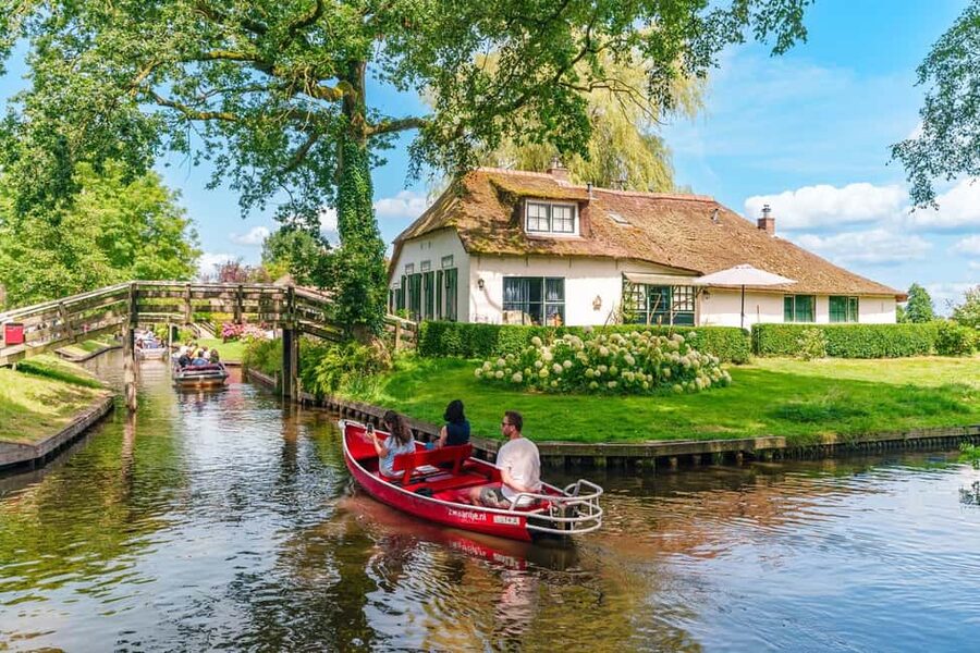 From Amsterdam: Ultimate Giethoorn Experience with Boat Tour - Key points to know before booking