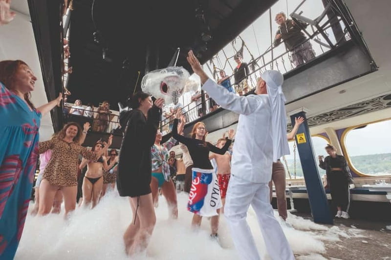 From Antalya/Kemer: All-Inclusive Party Boat with Lunch - The DJ and foam party change the mood