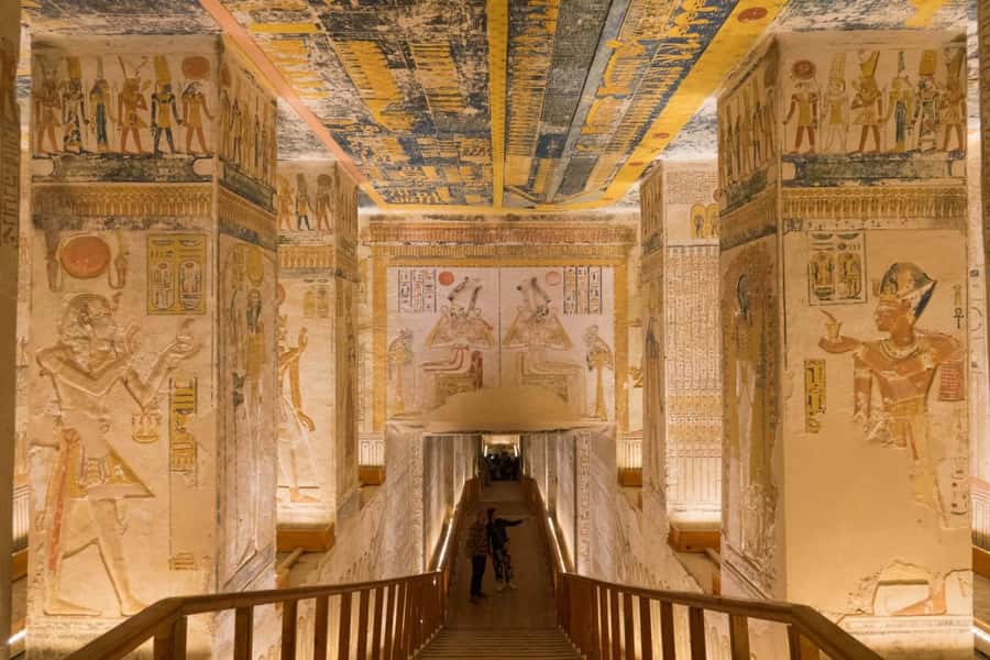 From Aswan:4 Days Nile Cruise Luxor Abu Simbel & Air Balloon - Day 3: Edfu and the approach to Luxor