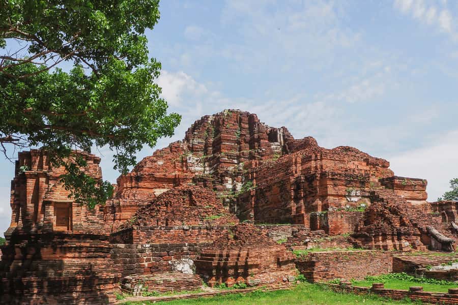 From Bangkok: Ayutthaya Day Tour by Bus with River Cruise - Heat, clothing, and walking advice
