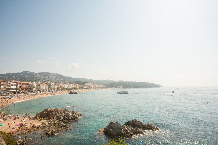 From Barcelona: Costa Brava Day Tour with Boat Trip - Who should book this tour?