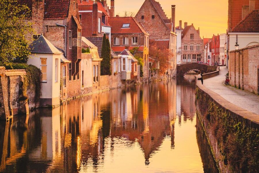 From Brussels: Bruges Day Trip with Boat Tour Option (ENG) - Why Bruges works so well as a day trip