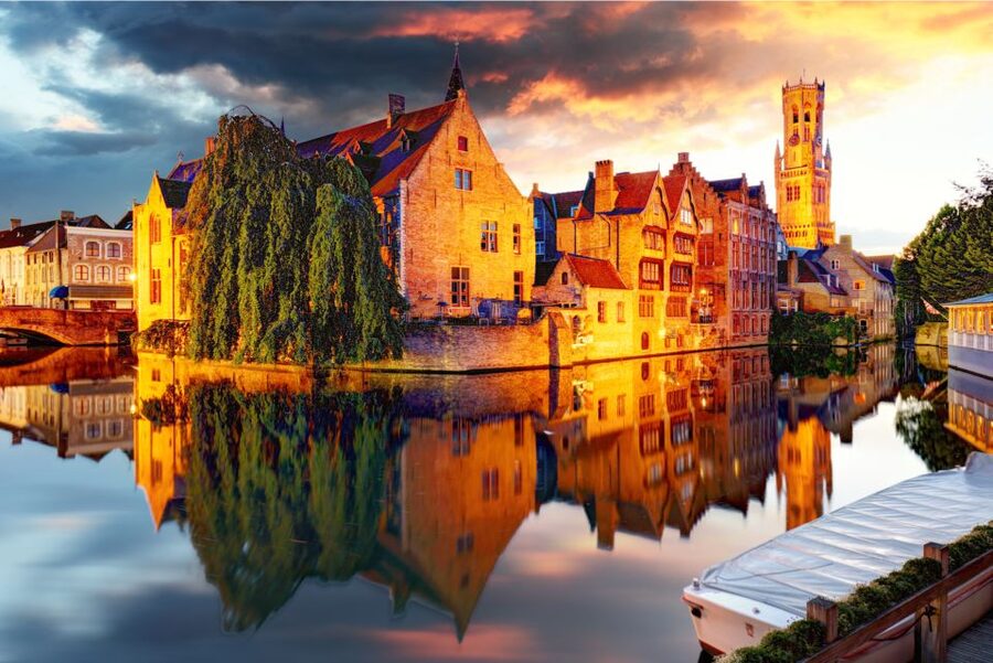 From Brussels: Bruges Day Trip with Boat Tour Option (ES) - Burg Square, the Basilica, and the Belfry