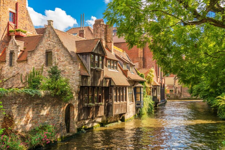 From Brussels: Bruges Day Trip with Boat Tour Option (ES) - Should you add the canal boat?