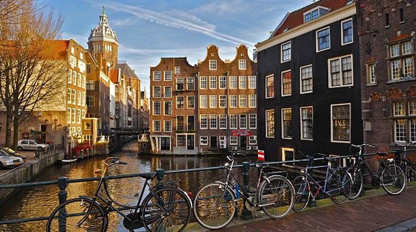 From Brussels: Day Trip to Amsterdam with Canal Boat Cruise - Leaving Brussels for Amsterdam by coach