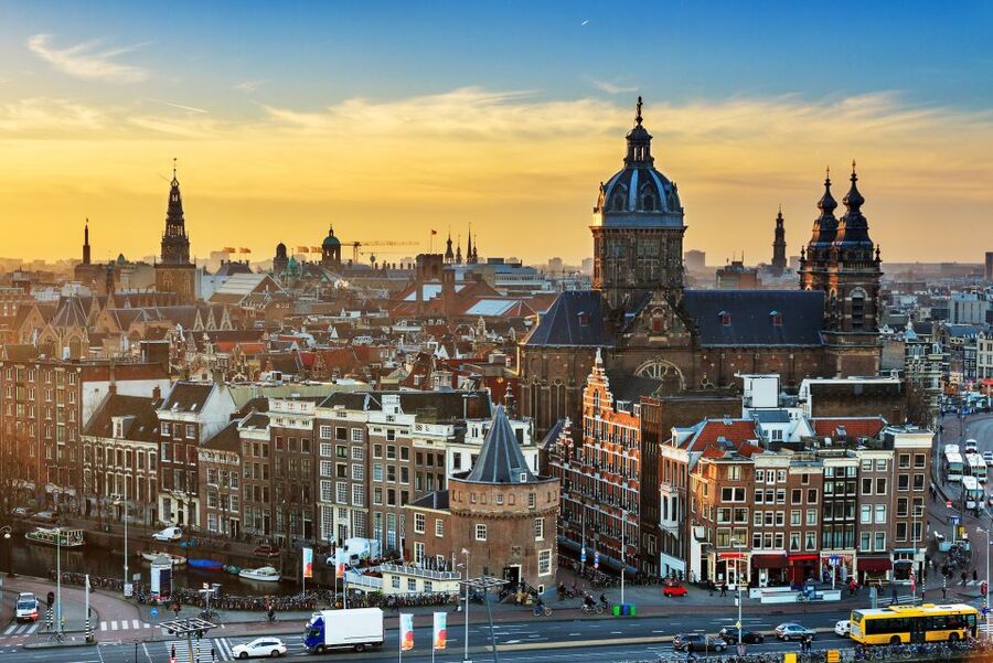 From Brussels: Day Trip to Amsterdam with Canal Boat Cruise - What the bilingual small group feels like