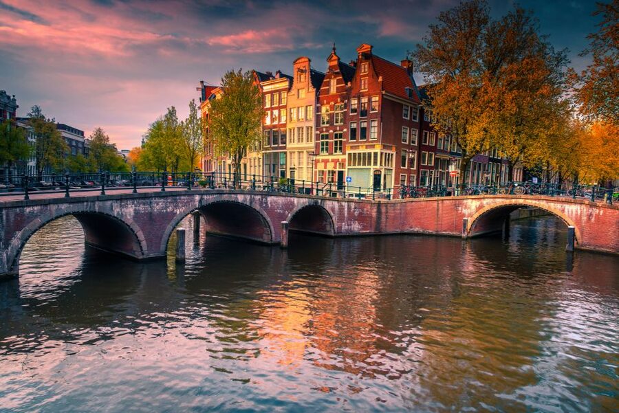 From Brussels: Day Trip to Amsterdam with Canal Boat Cruise - Practical details that can make the day easier