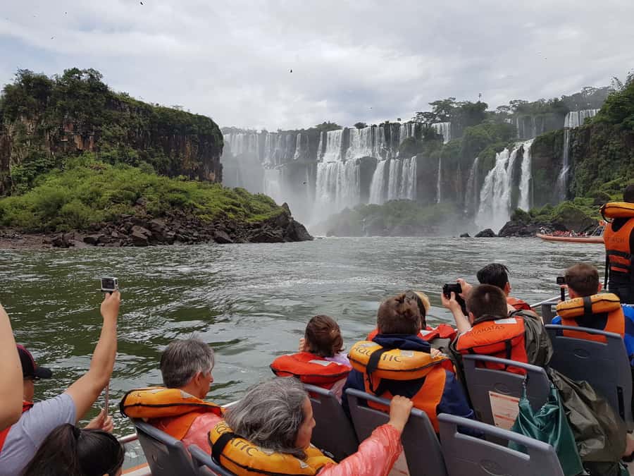 From Foz do Iguaçu: Iguazú Falls Boat Ride Argentina - Why the Argentine side works so well with a boat ride