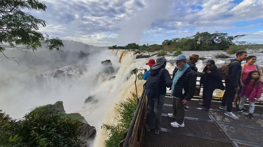 From Foz do Iguaçu: Iguazú Falls Boat Ride Argentina - Transport, language, and guide quality