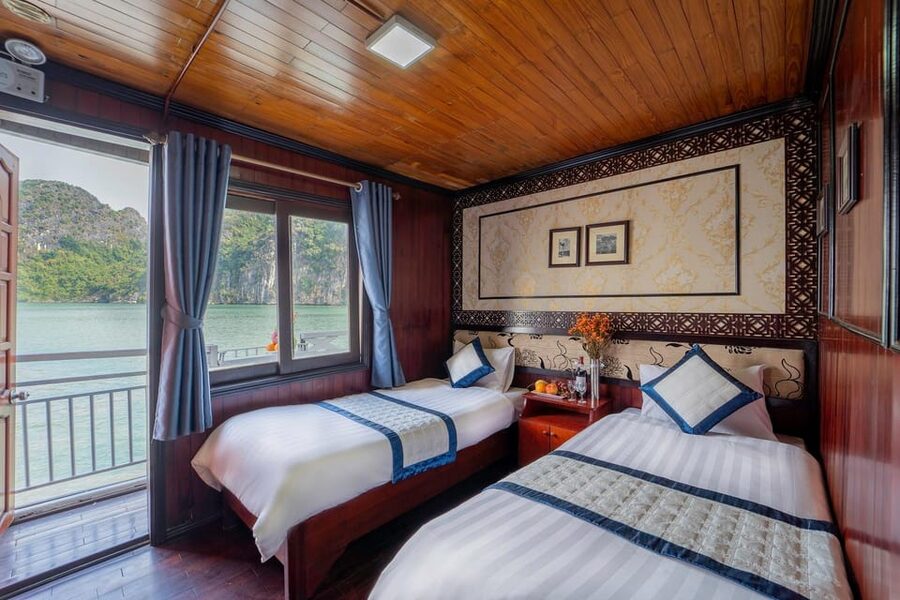 From Hanoi: 2-Day Ha Long Bay Boat Tour - Sung Sot Cave and the climb to Titop Island