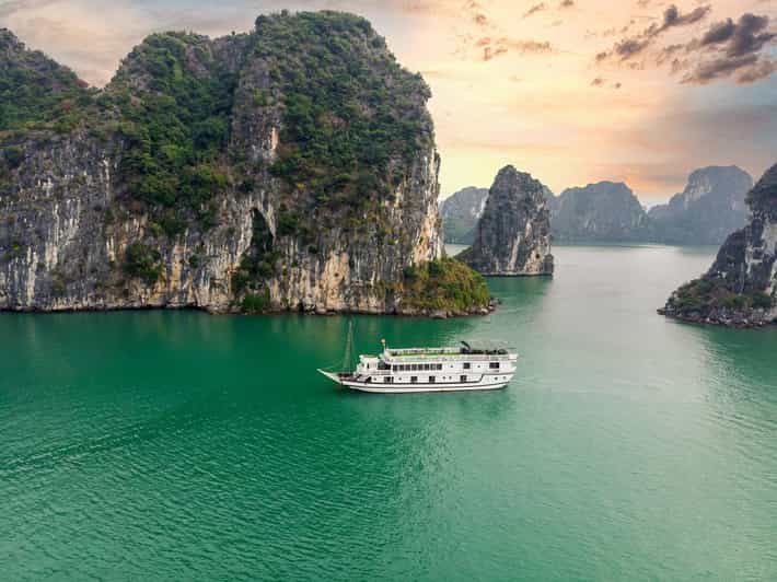 From Hanoi: 2-Day Ha Long Bay Boat Tour - Early breakfast and Luon Cave by kayak