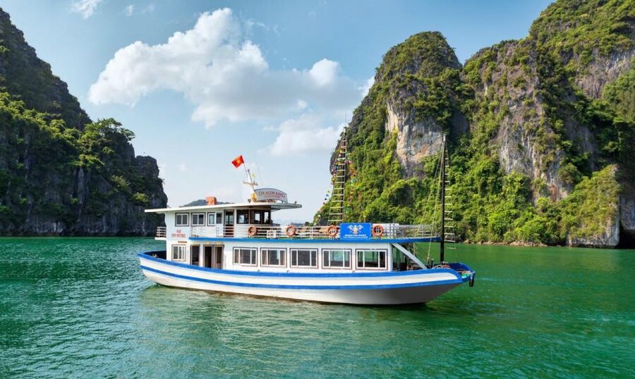 From Hanoi: Halong Bay Deluxe Cruise Day Trip - From Hanoi to the harbor in three hours